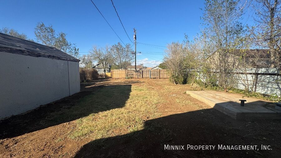 Building Photo - 420 W Lynn St