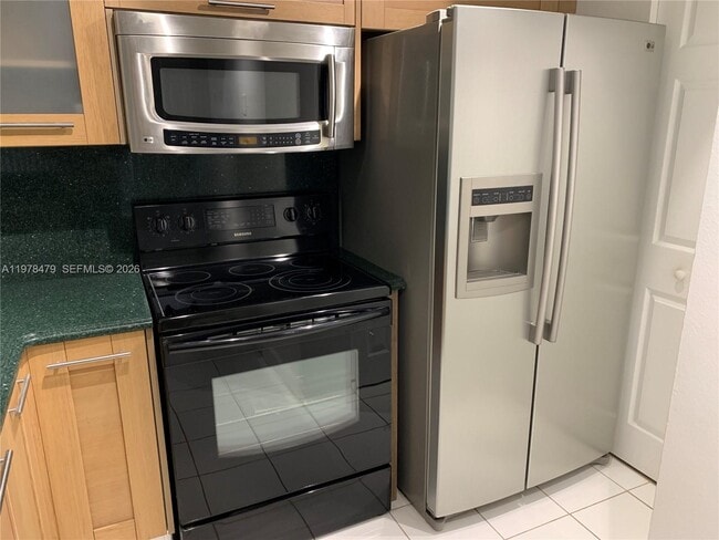 Building Photo - 570 S Park Rd