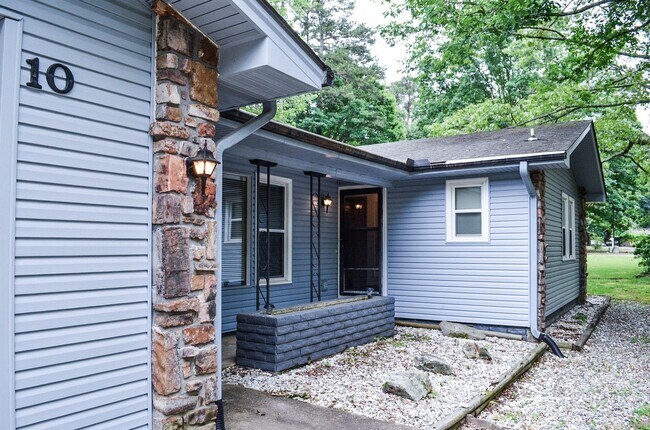 Building Photo - West Gate Area Home | Home | Unfurnished