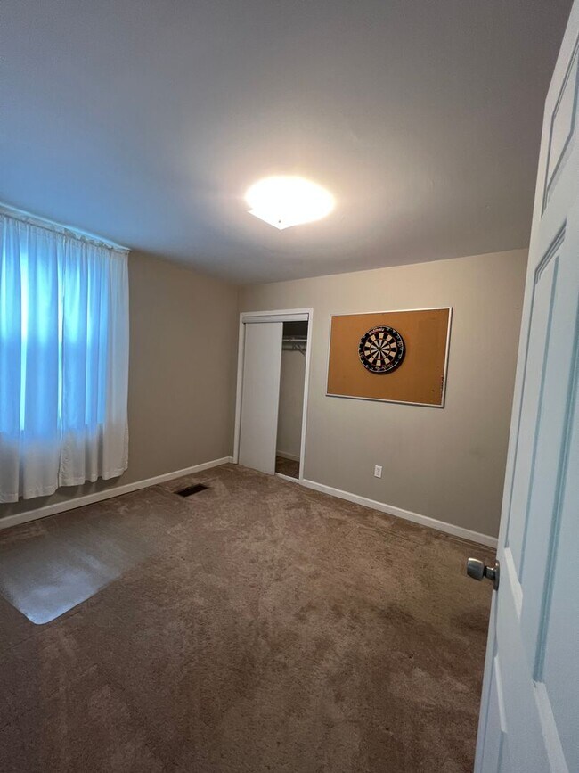 Building Photo - Conveniently Located 4 Bed/2 Bath Home-Central AC and Heat-Available 3/01!