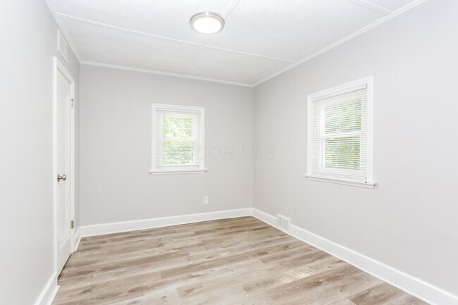 Building Photo - 3706 Elm St
