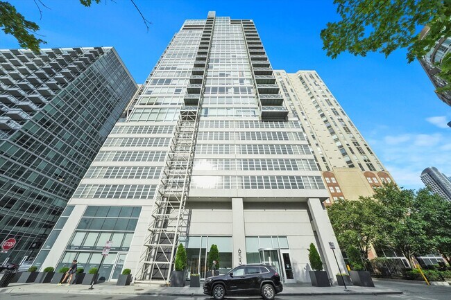 Building Photo - 653 N Kingsbury St