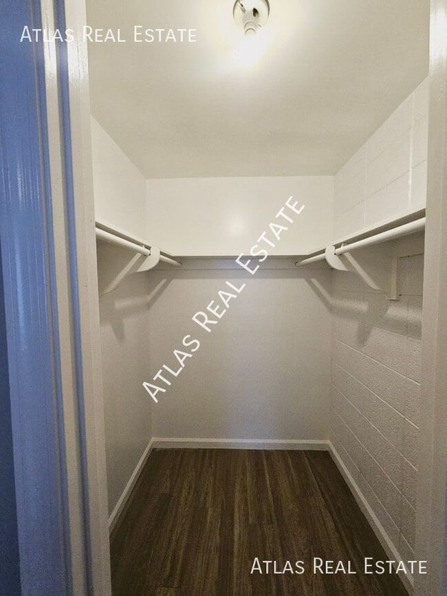 Building Photo - 7015 E Wilshire Dr