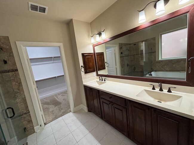 Building Photo - 5 BR/4BA | Updated Single Family Home | 2-Car Garage | Gated backyard