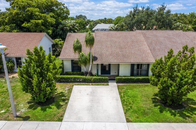 Building Photo - 1367 Riverside Cir