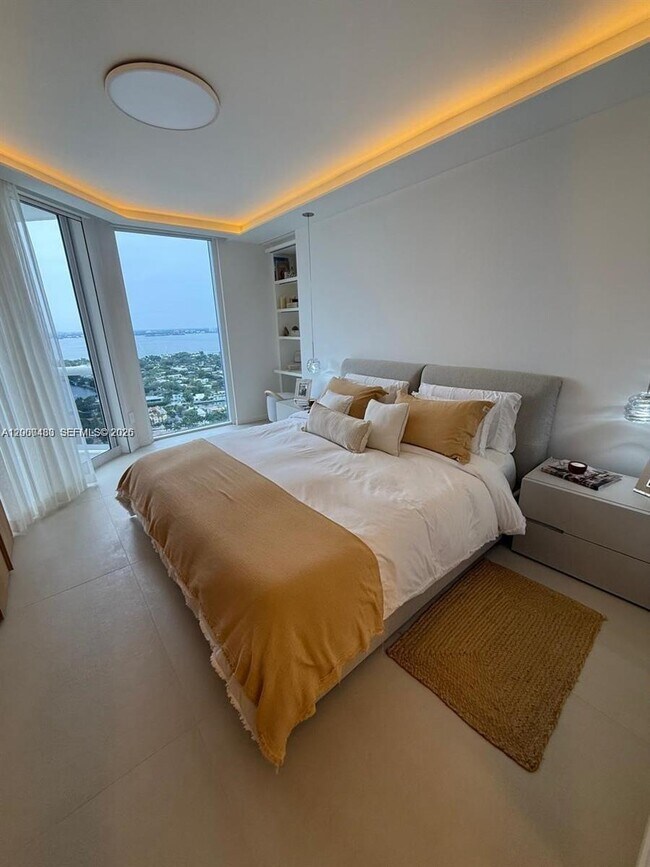 Building Photo - 4775 Collins Ave