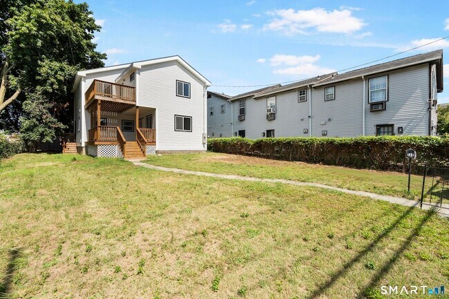 Building Photo - 810 Brewster St