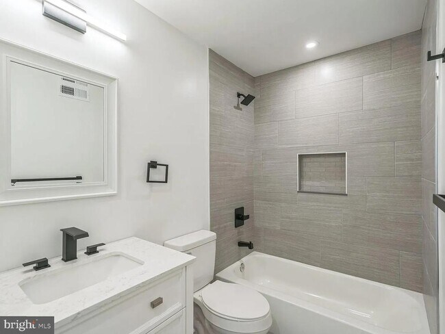 Building Photo - 1243 N 26th St