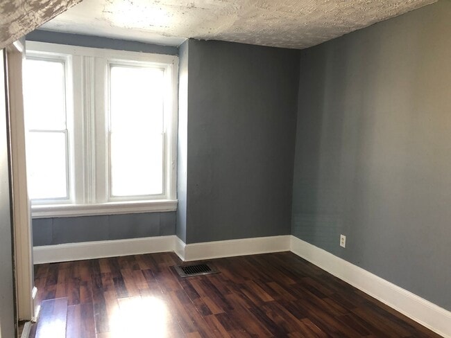 Building Photo - 5 BED 2 BATH SINGLE FAMILY HOME IN DETROIT-SHOREWAY NEIGHBORHOOD!