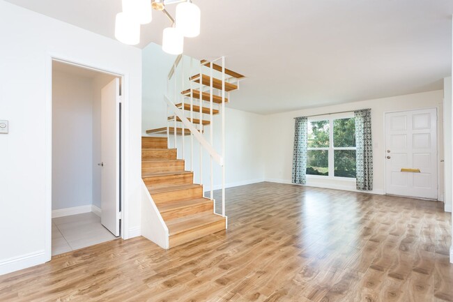 Building Photo - Beautiful bright and open Townhome at La J...