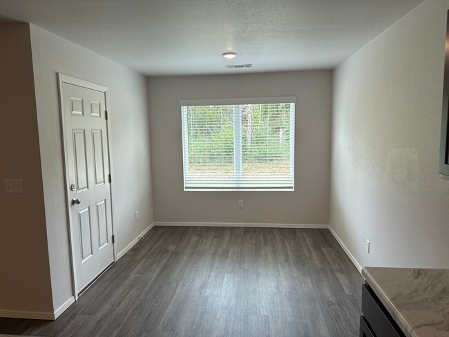 Building Photo - Pre-Leasing Now! Secure This Modern 3-Bedroom, 2-Bathroom Home Available Soon in Regency Park!
