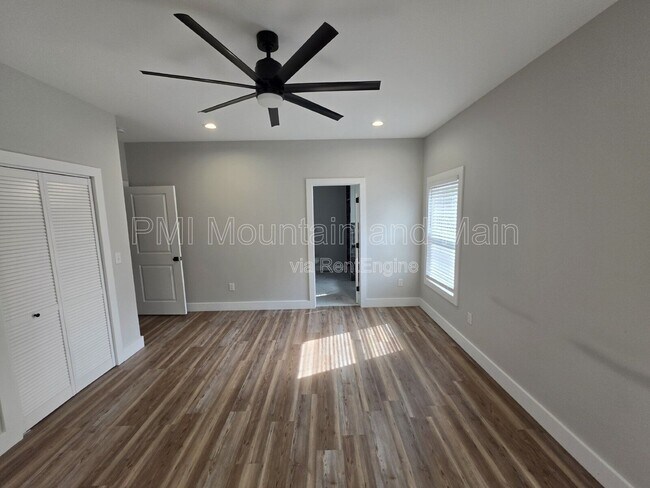 Building Photo - 339 Hazel Mill Rd