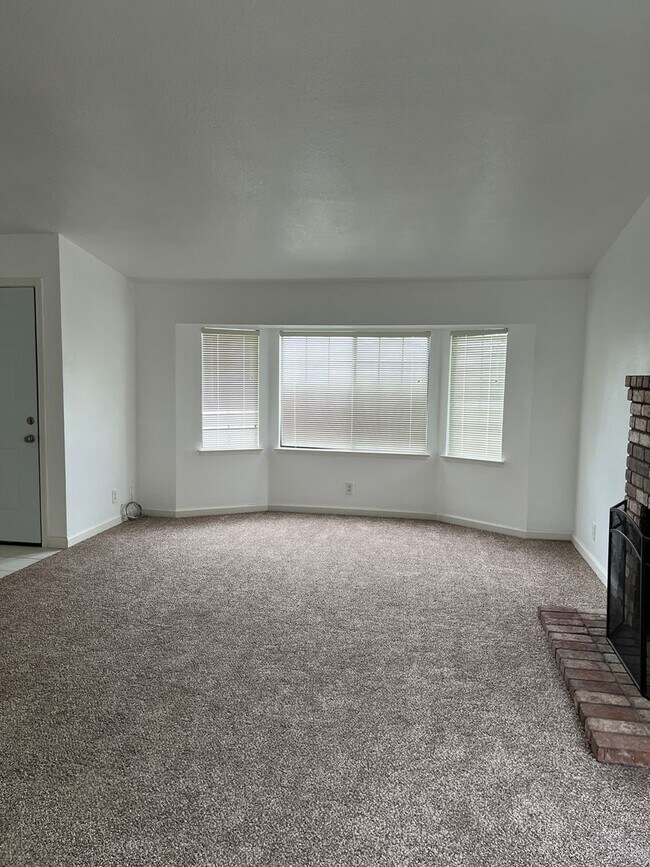 Building Photo - Coming Soon! Great home in Rio Linda, 4+2, vaulted ceilings, 2 car garage