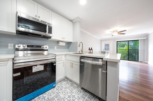 Building Photo - 11384 Royal Palm Blvd