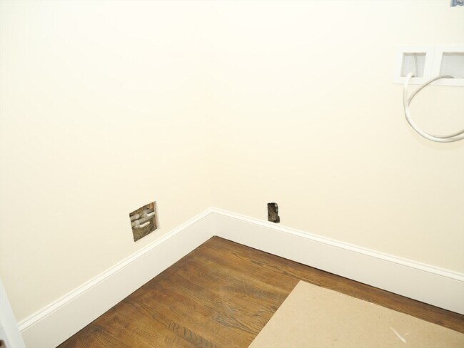 Building Photo - 261 W Newton St