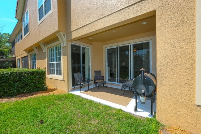 Building Photo - 8114 Villa Grande Ct