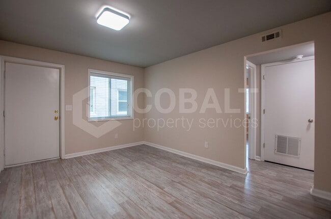 Building Photo - 271 Glen Iris Dr NE