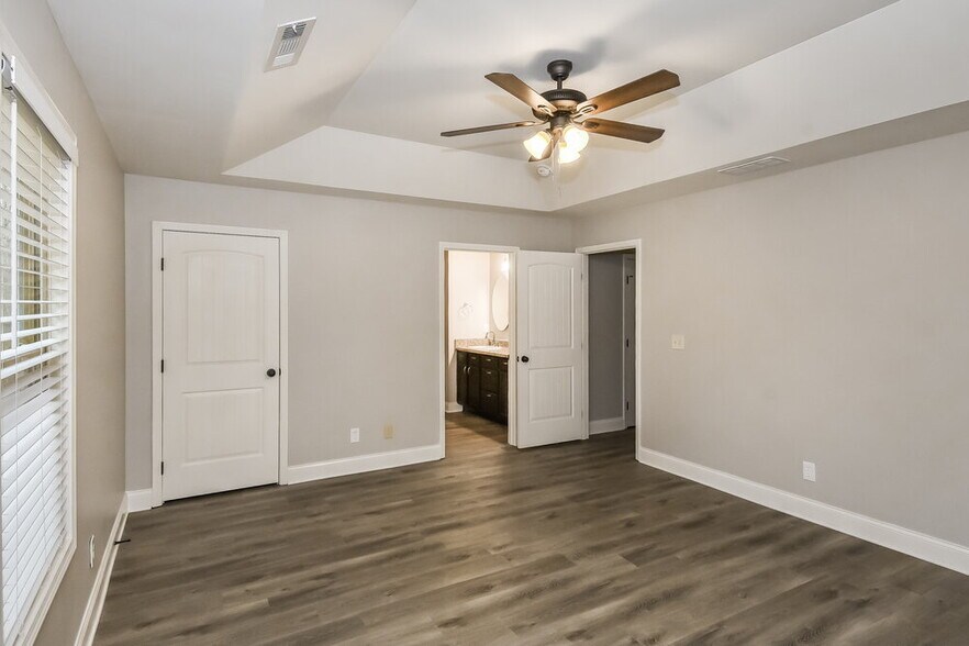 Building Photo - 453 Charleston Pl