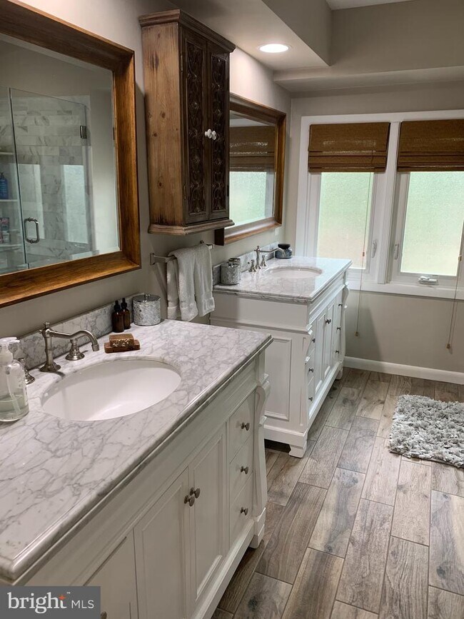 Building Photo - 15524 Royal Crescent Ct