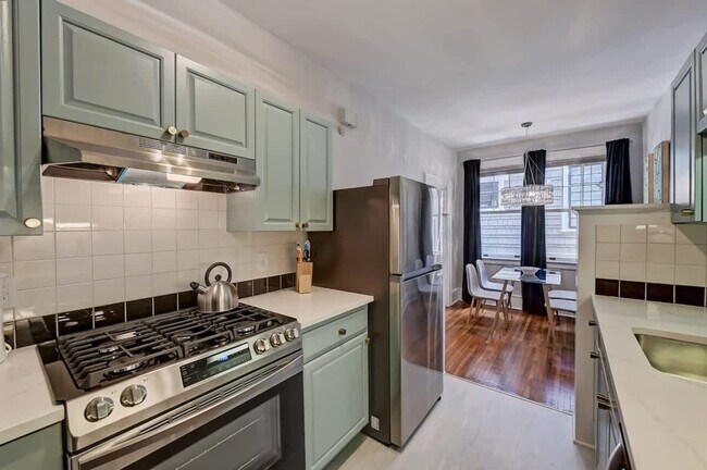 Building Photo - 518 Lamar Ave