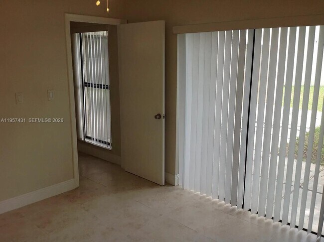 Building Photo - 10734 SW 117th Pl