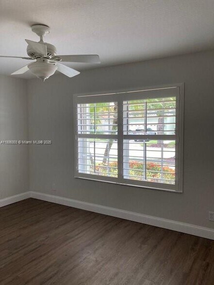 Building Photo - 460 Cameron Dr