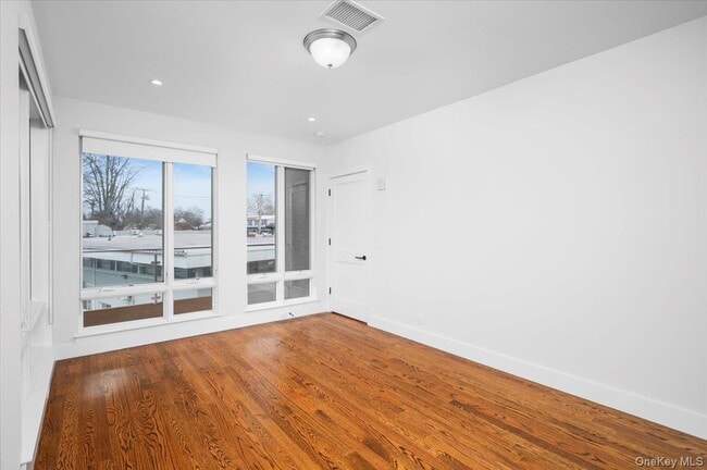 Building Photo - 422 E Boston Post Rd