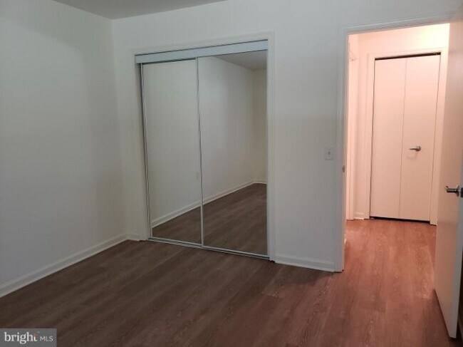 Building Photo - 3221 S Leisure World Blvd