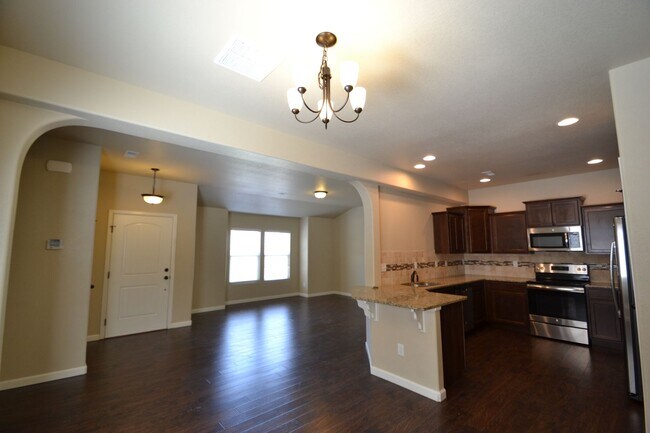 Building Photo - Available Now! 3 Bedroom 2.5 Bathroom Town...