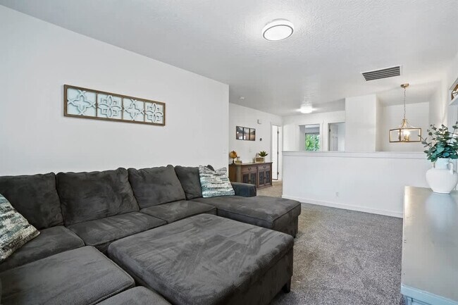 Building Photo - 11230 Silver River Loop