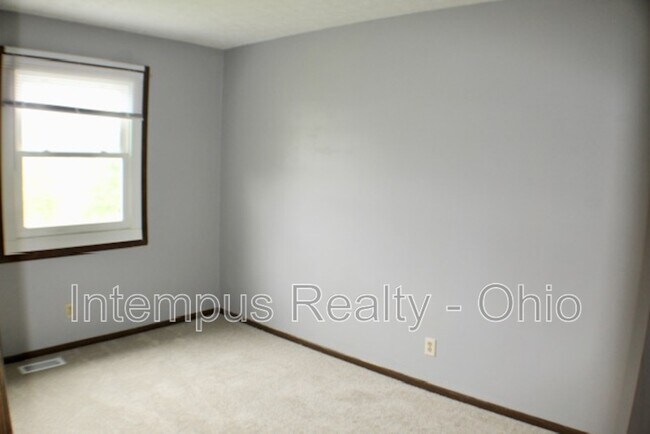 Building Photo - 716 W Light St