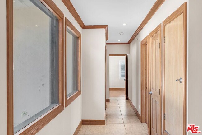 Building Photo - 3200 Oakley Dr