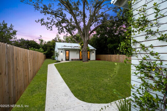 Building Photo - 581 Hazel St