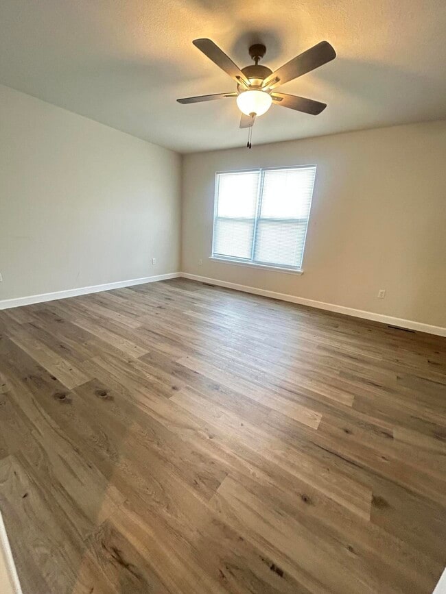 Building Photo - 1035 Stonehaven Dr