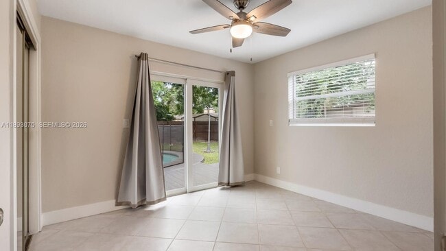 Building Photo - 740 Beachwood Ln