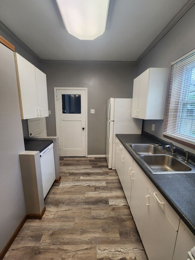 Building Photo - 417 Taylor Ave