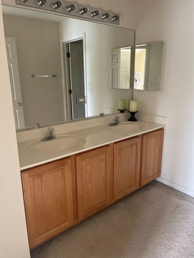 Building Photo - 3092 Kentshire Cir