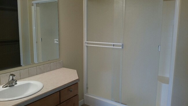 Building Photo - Cute Boise Townhouse