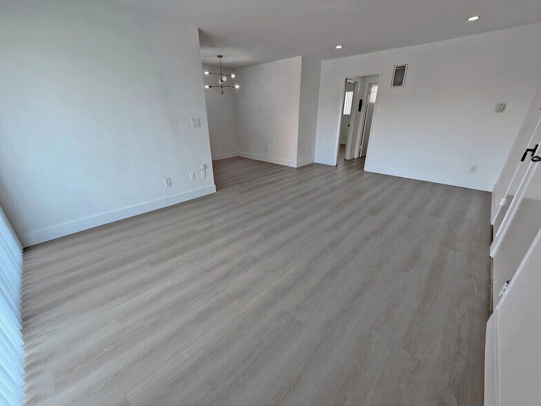 Building Photo - 745 N Edinburgh Ave