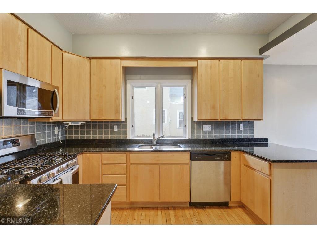 Building Photo - 1522 Minnehaha Ave W