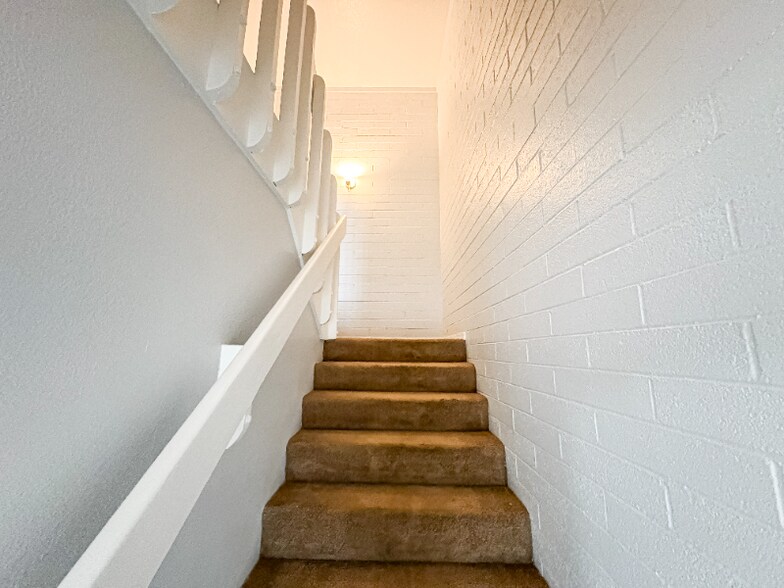 Building Photo - 6802 N 17th Ave