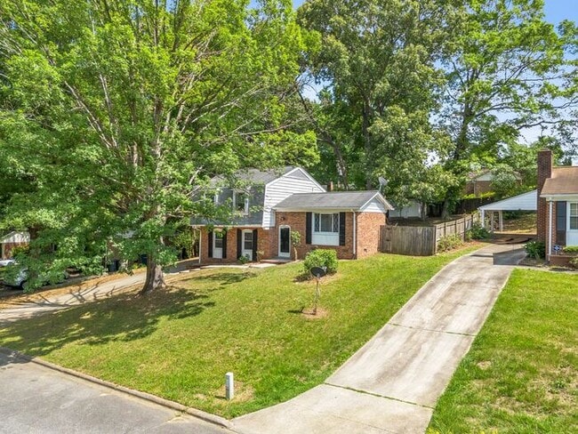 Building Photo - Large Home in Four Seasons Area, Hardwoods, Dining Room, Screed Porch, Fenced!
