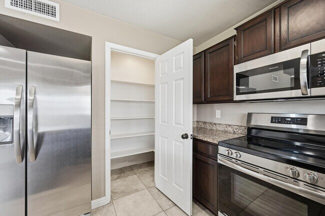 Building Photo - 5531 E Elena Ave