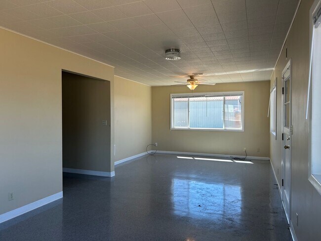 Building Photo - 1186 NE Alpine Ave