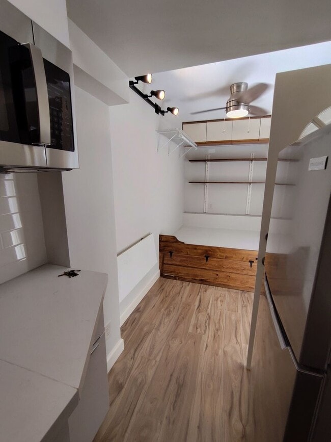 Building Photo - ***AVAILABLE NOW***Modern Micro Unit – Ste...