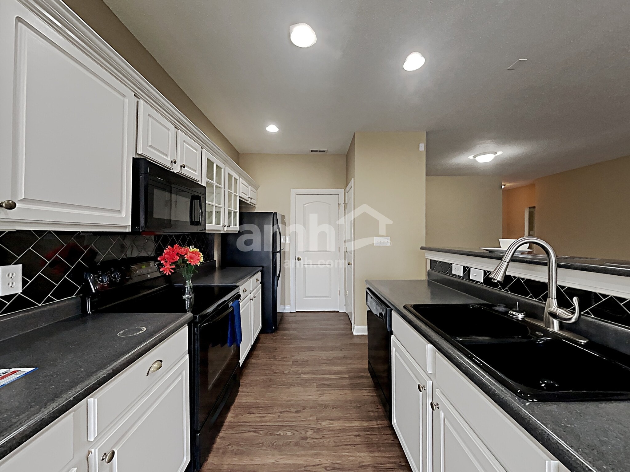 Building Photo - 5902 Cabot Dr