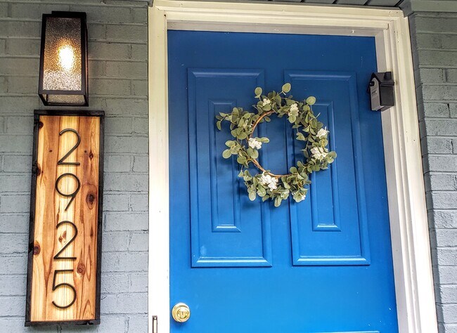 Building Photo - 2925 Center St