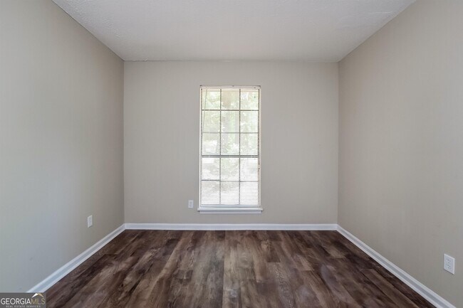 Building Photo - 170 Peachtree Dr