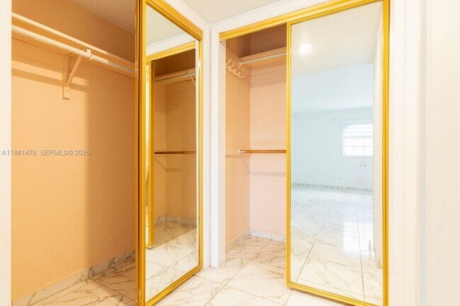 Building Photo - 16985 SW 113th Ct