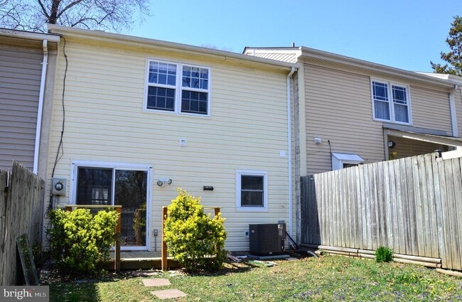 Building Photo - 12345 Woodlawn Ct